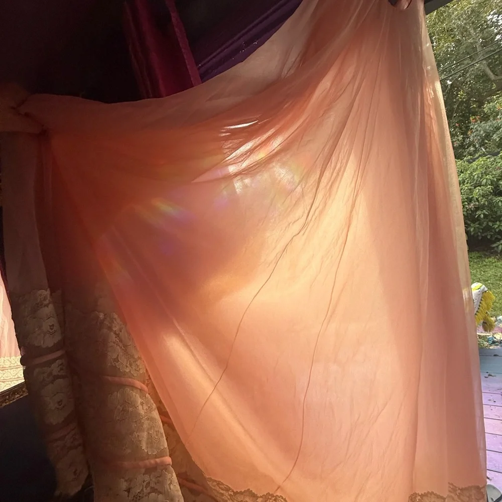 Elegant Peach Dress with Gold Accents - Picture 4 of 7